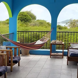 the-vieques-guesthouse.comcaribbean.com/